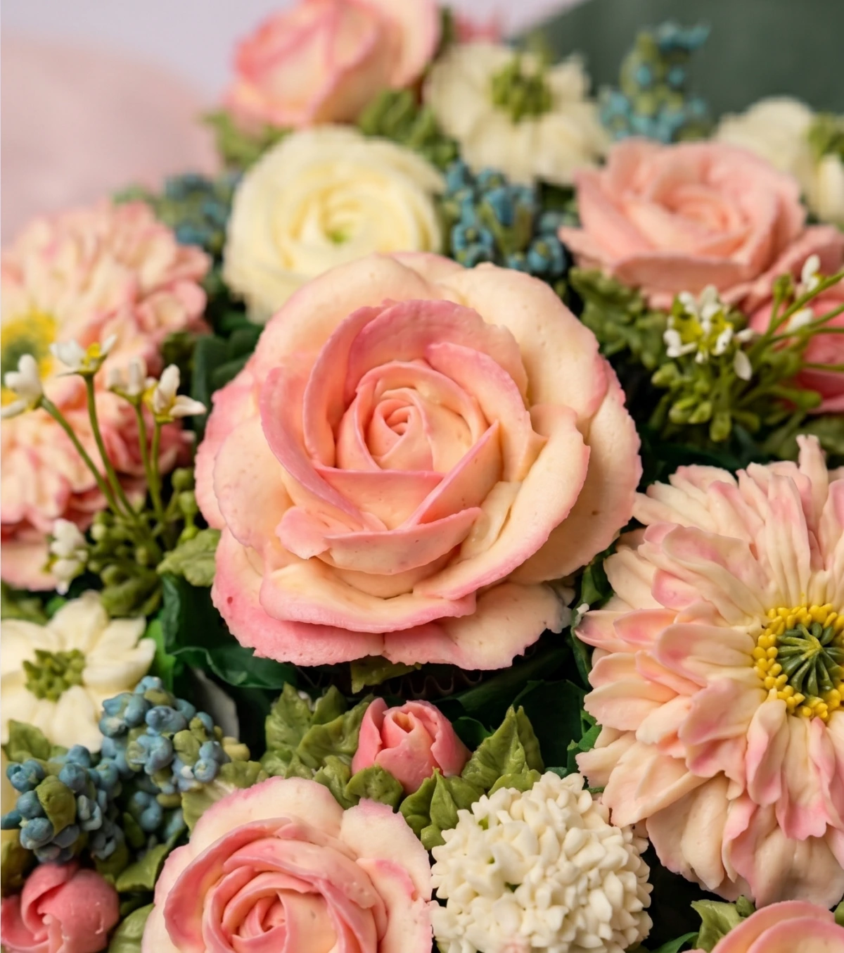 12 rose cupcake bouquet — close-up